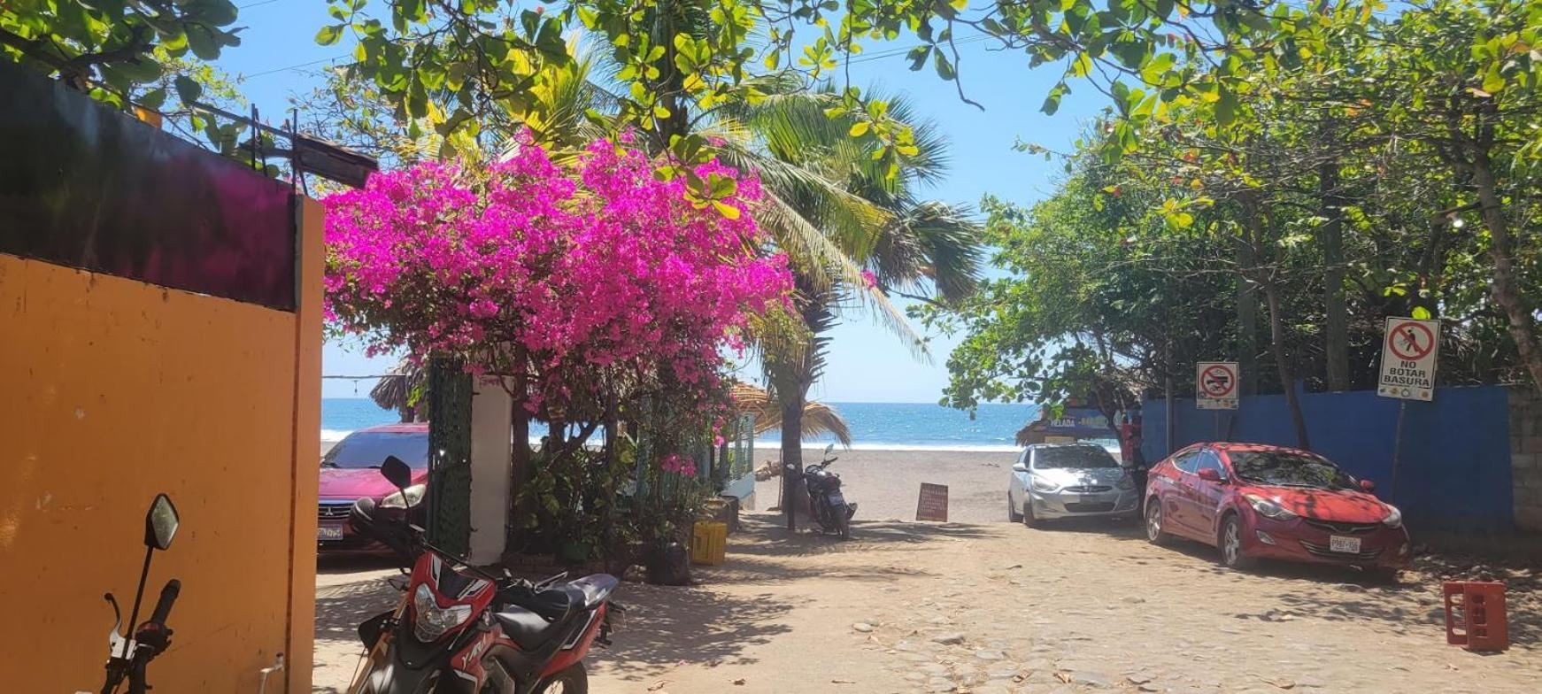Hostal Tia Reyna El Zonte Exterior photo
